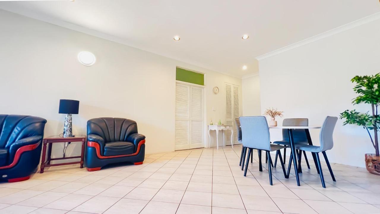 Carlton 3 Beds Unit - Free Parking Apartment Sydney Bagian luar foto